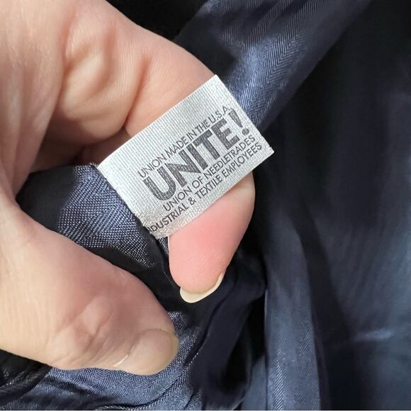 Men's Bloomingdale's Metropolitan View 42L Navy Wool Blend 3 Button Blazer - Picture 8 of 10